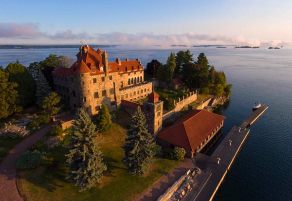 Castles & grand cottages IOI 0655